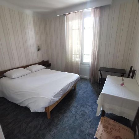 Hotel Le Tourisme Embrun Bagian luar foto