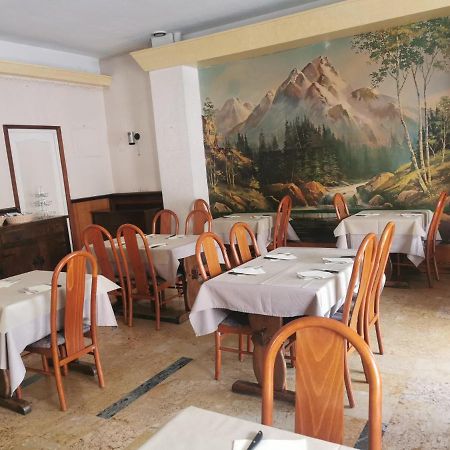 Hotel Le Tourisme Embrun Bagian luar foto