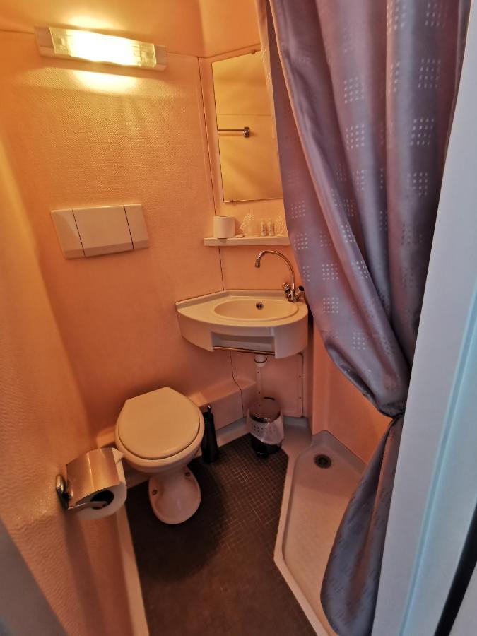 Hotel Le Tourisme Embrun Bagian luar foto