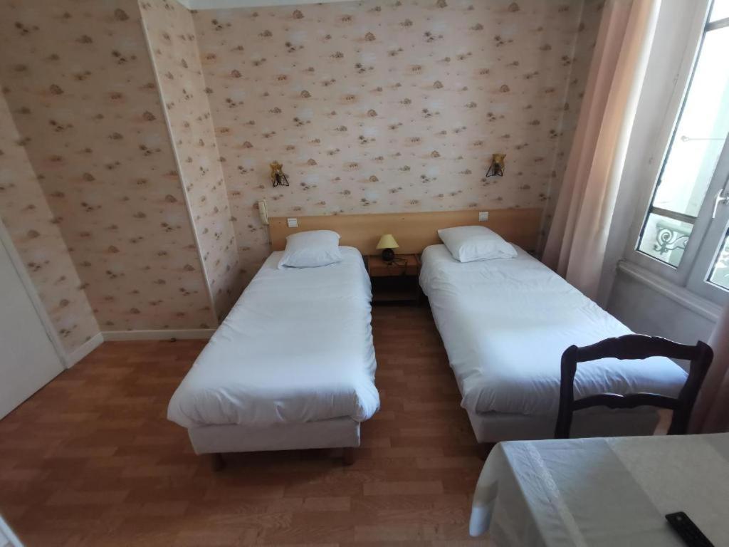 Hotel Le Tourisme Embrun Bagian luar foto